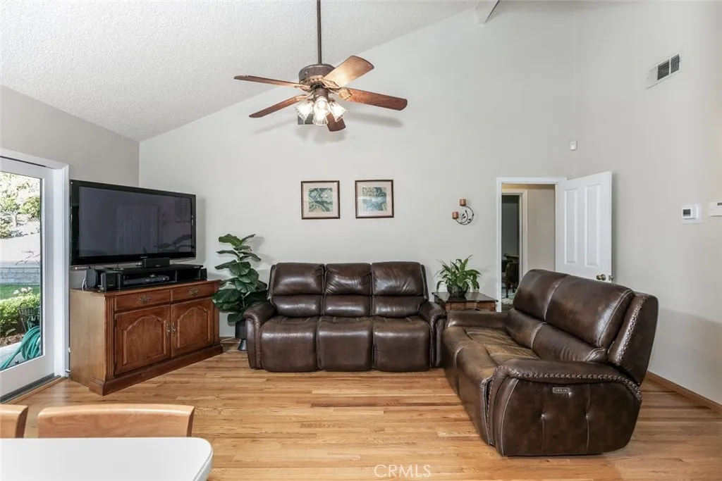 3033 Hopeton Road, La Crescenta, California 91214 home-pic-18